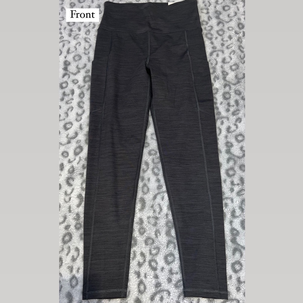 BRAND NEW🚨 Grey American Eagle leggings style: “The Everything Pocket Legging”.
